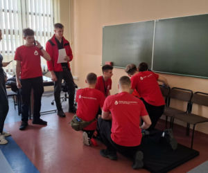 Wiedzą jak ratować! Na Uniwersytecie Kaliskim odbyły się II Mistrzostwa Szkół Ponadpodstawowych w Pierwszej Pomocy