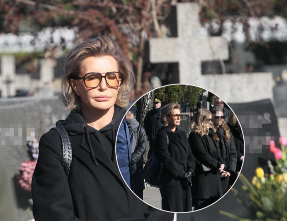 Joanna Racewicz w czerni przy grobie tragicznie zmarłego męża. Minęło 16 lat, ale ona wciąż pamięta