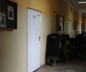 Ćwiczenia antyterrorystyczne w jednej ze szczecińskich szkół