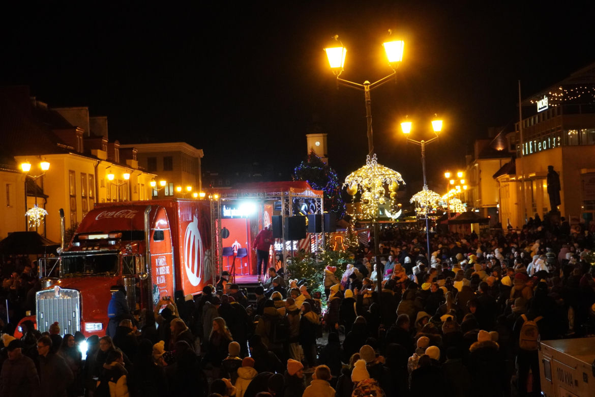 Ciężarówka Coca-cola w Białymstoku! Świąteczna atrakcja przyciągnęła tłumy mieszkańców na Rynek Kościuszki