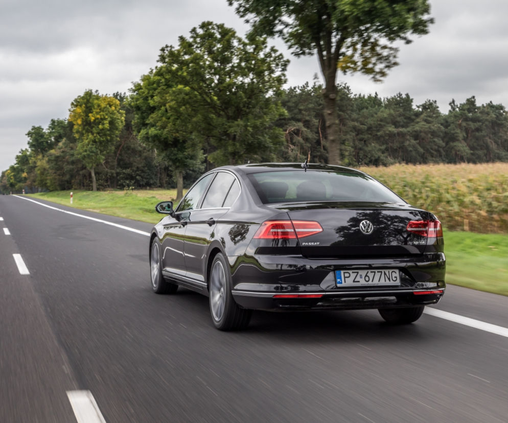jazda samochodem, ruch drogowy, Volkswagen Passa