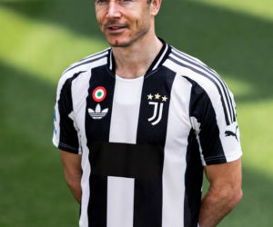 Robert Lewandowski w koszulkach różnych klubów