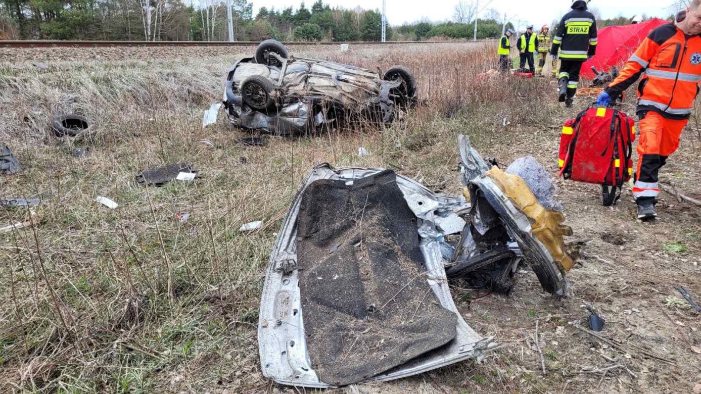 Straszna tragedia na przejeździe kolejowym. Rodzice zginęli, maluszek trafił do szpitala