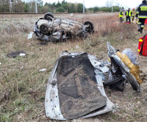 Straszna tragedia na przejeździe kolejowym. Rodzice zginęli, maluszek trafił do szpitala
