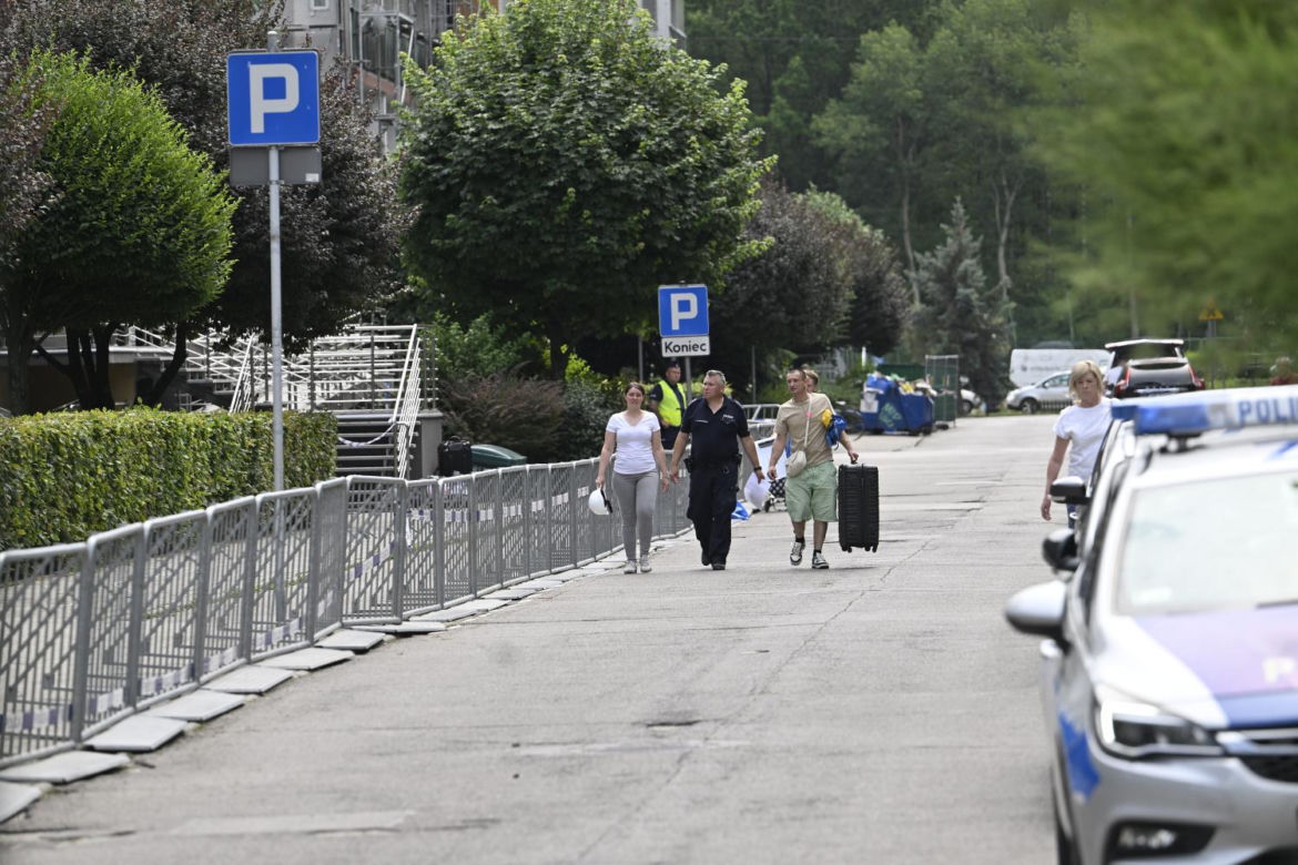 Mieszkańcy Ząbek wracają do swoich mieszkań po najpotrzebniejsze rzeczy