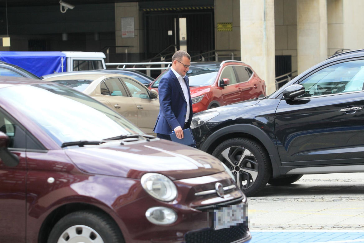 Karol Nawrocki "mebluje" swoją kancelarię  