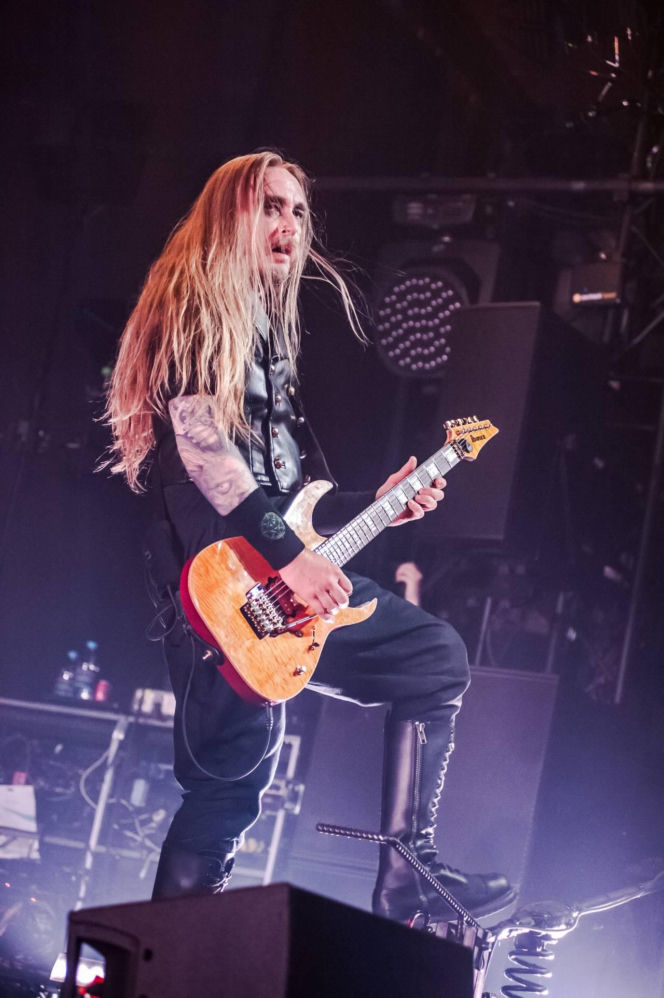 Skrupulatnie wyreżyserowany groteskowy spektakl okraszony nutą surrealizmu – Avatar zawładną Warszawą [RELACJA]