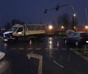 Olsztyn. Wypadek na skrzyżowaniu ul. Towarowej z ul. Stalową. Jedna osoba ranna