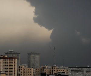 Czarny deszcz spadł w Iranie! Słońce zniknęło