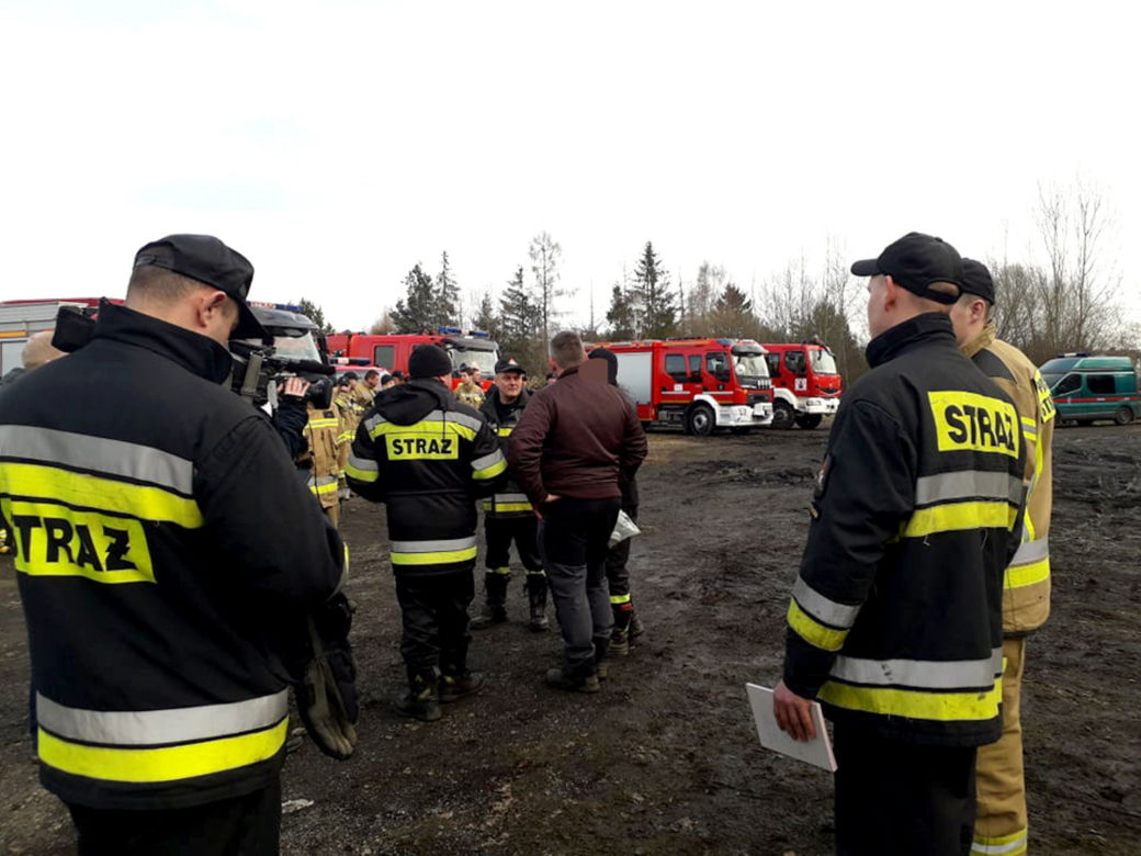 Doprowadzenie podejrzanego o zabójstwo matki i córki