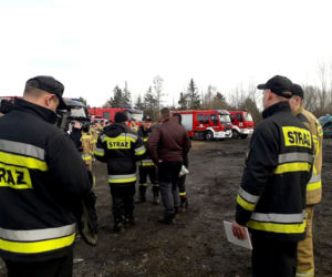 Doprowadzenie podejrzanego o zabójstwo matki i córki