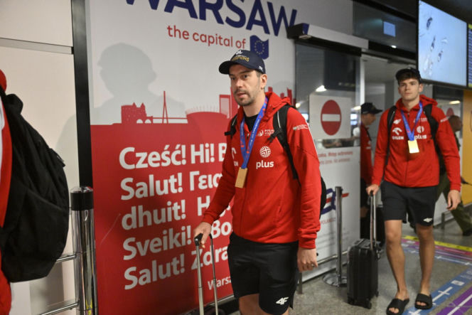 Złoci siatkarze po perypetiach wrócili do Polski