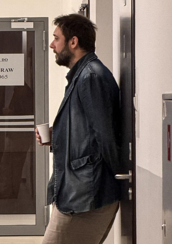 Rozwód Gąsiorowskiej i Żurawskiego w toku! Aktor czekał pod salą z kubkiem w ręku