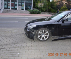 Tarnów. Pijany kierowca ściął słupki na ul. Mickiewicza. Policja odwiedziła go w domu