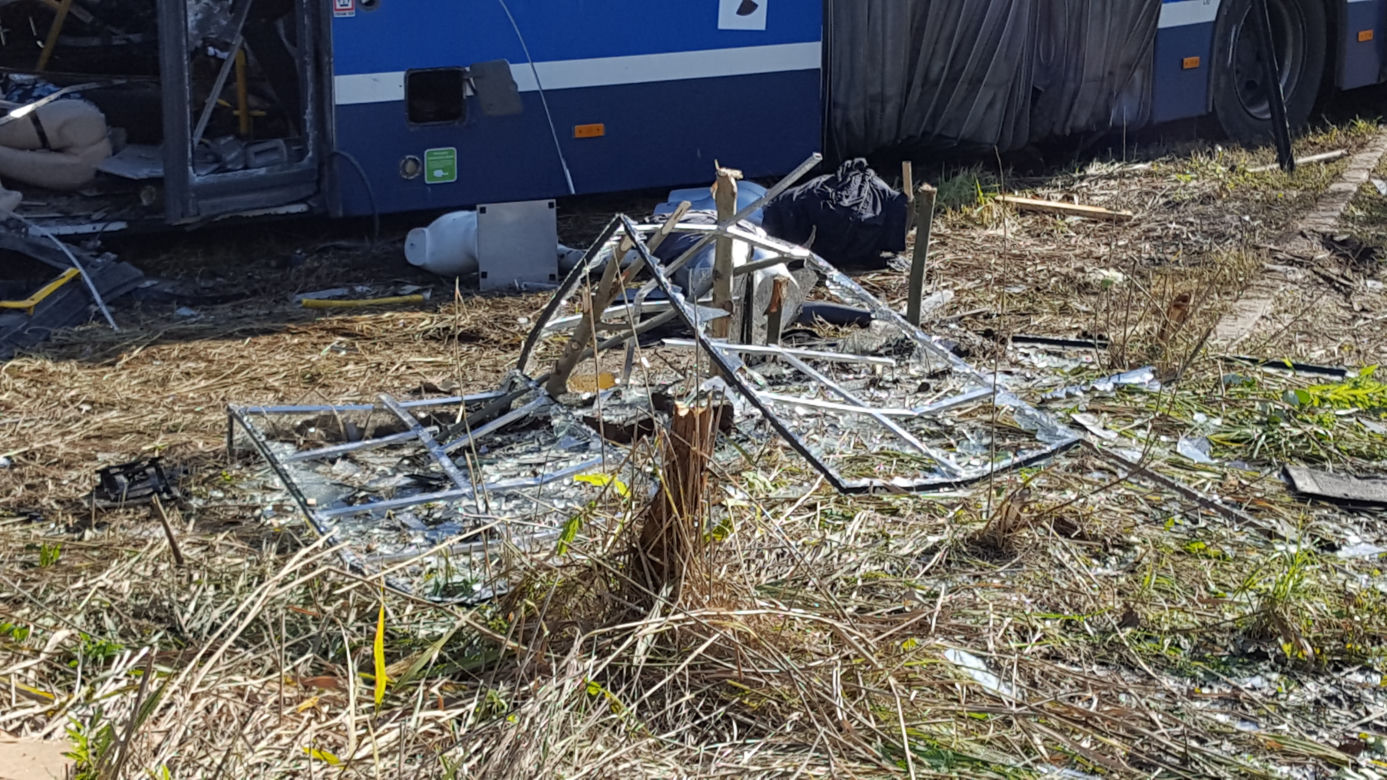 Tak wygląda autobus po wybuchu bomby, którą chciał stworzyć Paweł R.