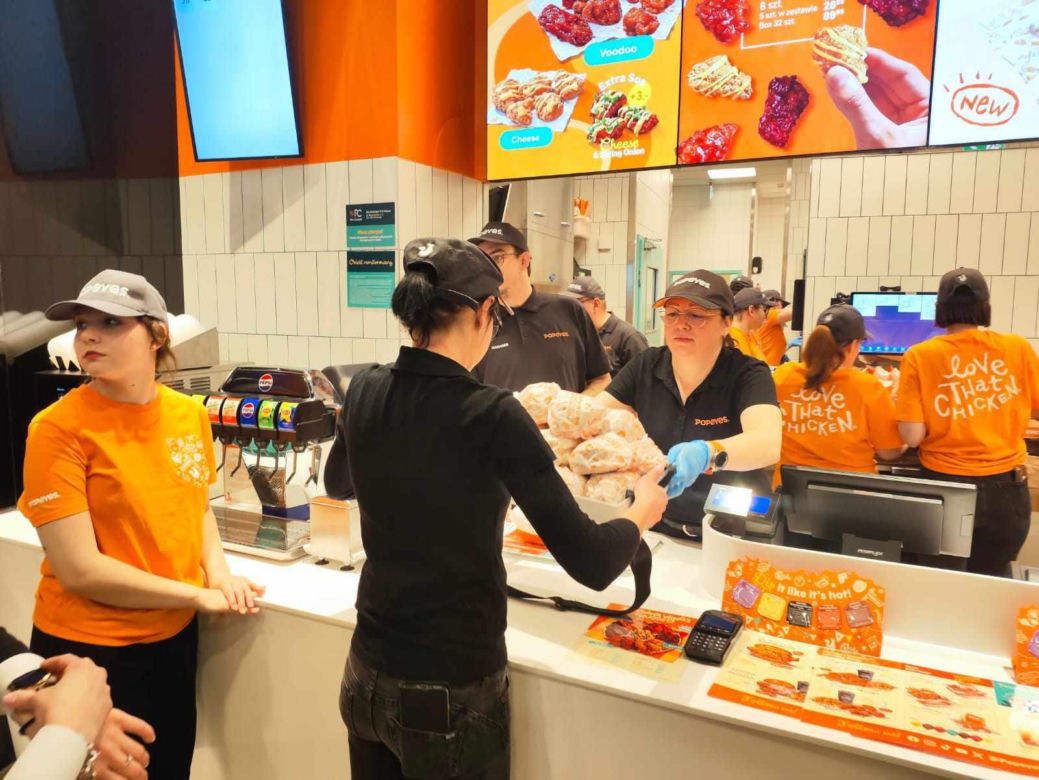 Popeyes w Katowicach już otwarte. Wydano sto pierwszych kanapek