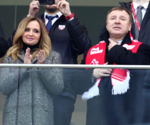 Jacek Kurski z żoną podczas meczu Polska - Łotwa