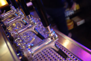 Koniec kultowej sieci pijalni? Wszystko przez Pokolenie Z 