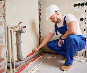 Jak zaplanować instalację wodną w domu? Zasady prowadzenia rur