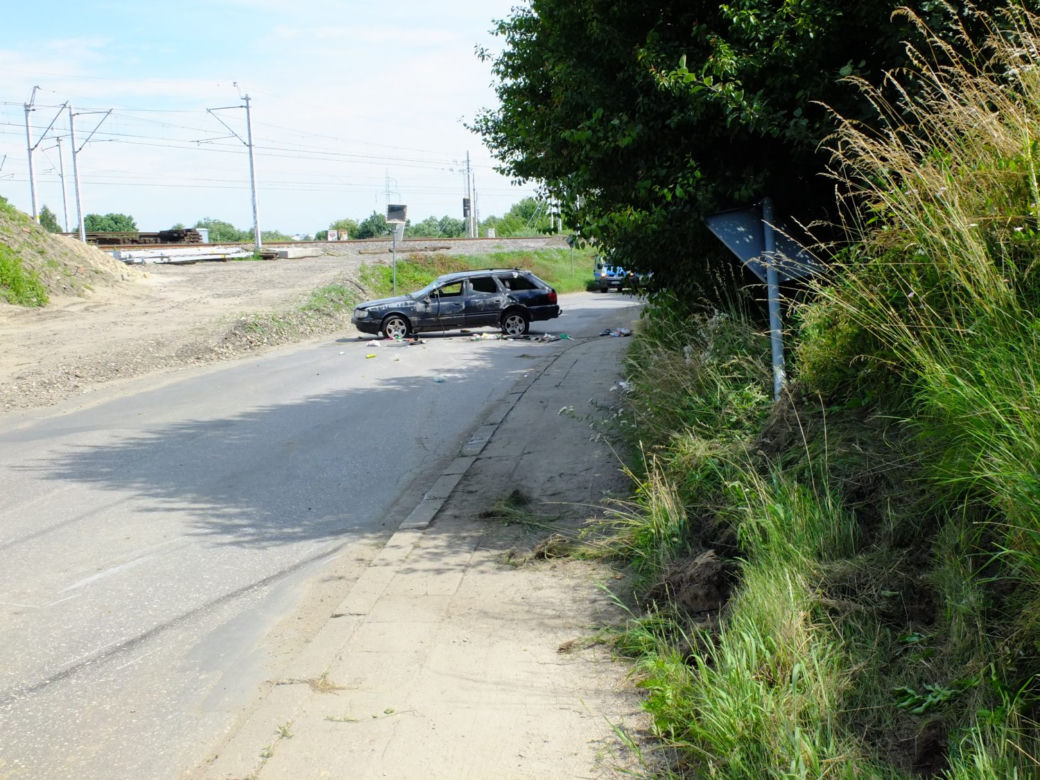 Pijany kierowca zepsuł dzieciom wycieczkę i uciekł. Dwie dziewczynki trafiły do szpitala