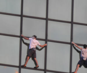 Dwóch mężczyzn weszło na hotel Marriott w Warszawie. Zrobili to bez zabezpieczeń