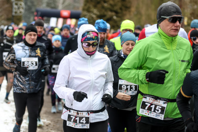 Wystrzał startera zamiast szampana. Tłumy powitały Nowy Rok na XX Śląskim Maratonie Noworocznym Cyborg
