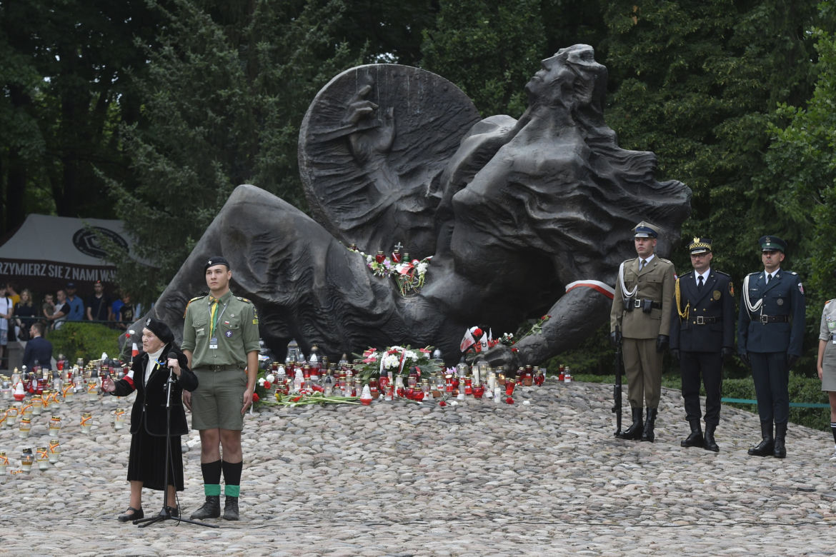 Złożenie kwiatów na kurhanie przy pomniku Polegli Niepokonani na Cmentarzu Powstańców Warszawy