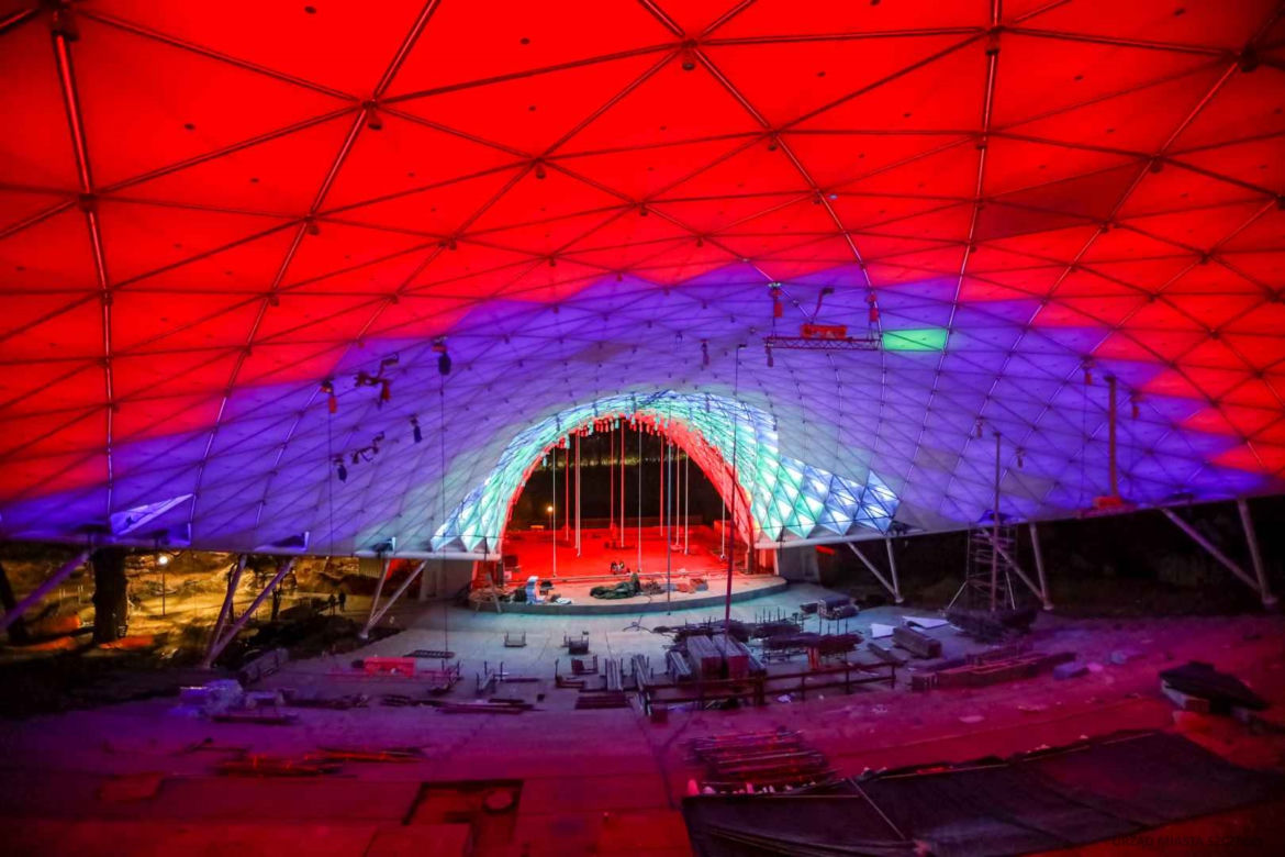 Spektakularna iluminacja Teatru Letniego w Szczecinie