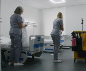 Tyle zarabia salowa w polskim szpitalu