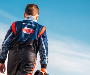 Ma 11 lat, przeżył dachowanie i dostał powołanie do kadry. Na torze staje się diabłem