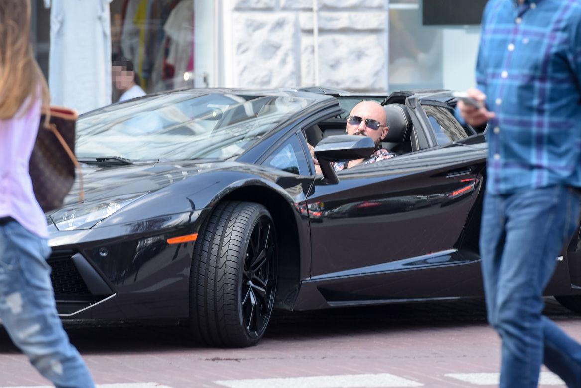 Patryk Vega jeździ Lamborghini