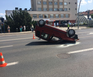 Dachowanie obok ronda Jagiellonów w Bydgoszczy [ZDJĘCIA]