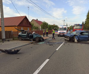 Lanos zmasakrowany po zderzeniu z audi. W wypadku zginęła jedna osoba [ZDJĘCIA]