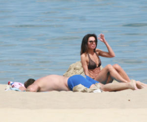 Marta Kaczyńska z mężem na plaży