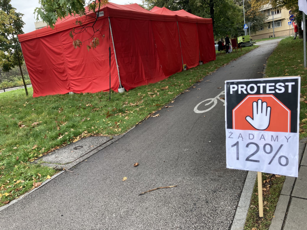 Protest pracowników sądownictwa: Tak wygląda czerwone miasteczko w Warszawie