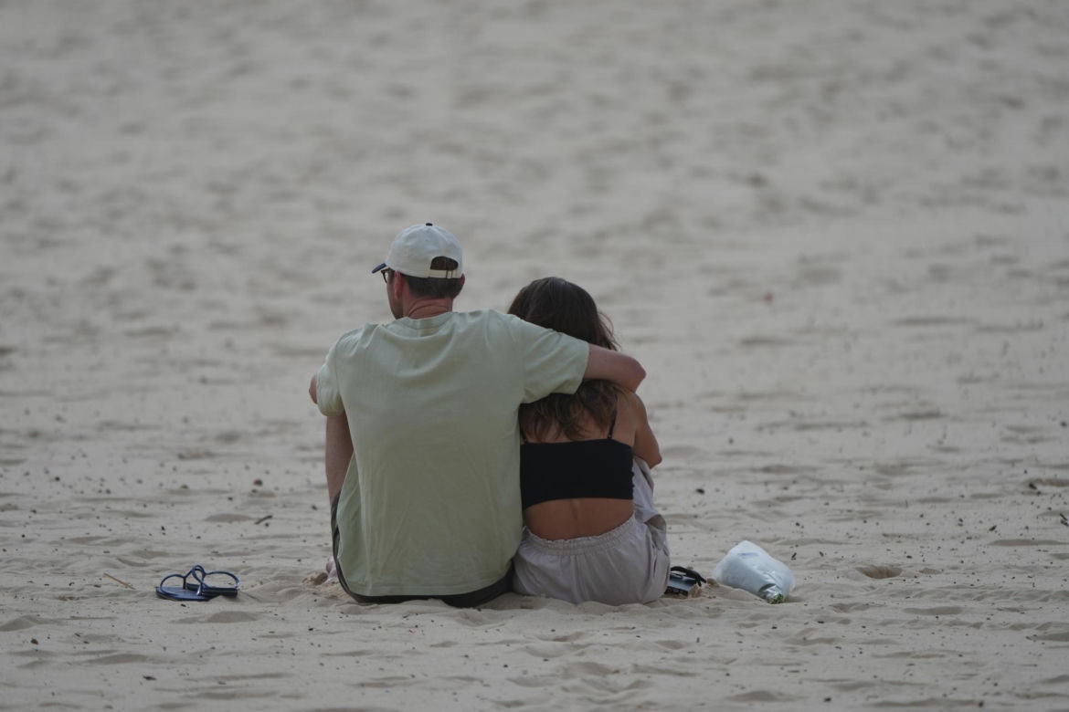 Premier Australii Anthony Albanese zaproponował w poniedziałek zaostrzenie przepisów dotyczących broni palnej po strzelaninie, która miała miejsce w niedzielę na popularnej plaży Bondi w Sydney. Zginęło w niej co najmniej 15 osób.