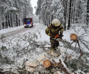 Katastrofa budowlana na Podlasiu. Dach zawalił się pod naporem śniegu [ZDJĘCIA]