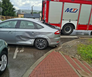Groźna kolizja na DK 42 w Stykowie. Na skrzyżowaniu zderzyły się Ford, DAF i Renault