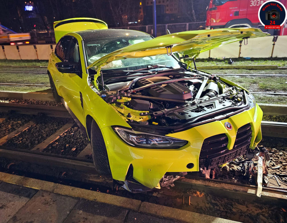Wypożyczył auto za 500 tysięcy złotych i rozbił je na torowisku. 29-latek trafił do szpitala