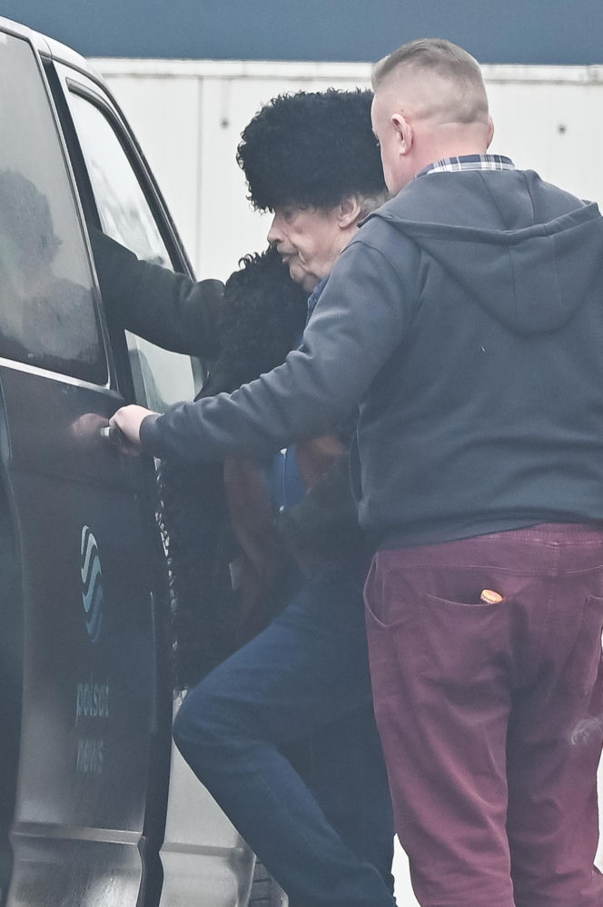 Daniel Olbrychski pali pod zakazem palenia