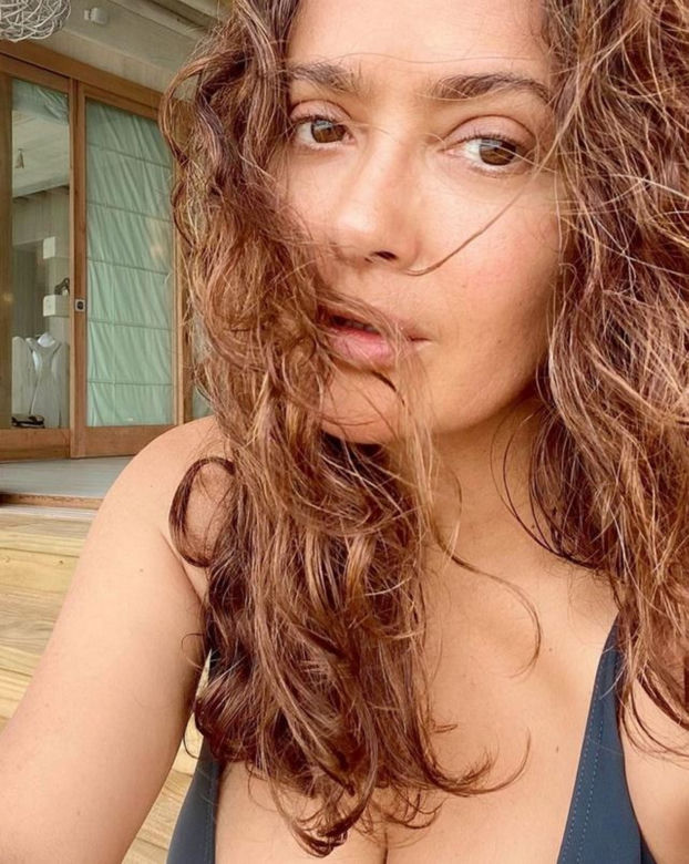 56-letnia Salma Hayek starzeje się wstecz? "Ciało i twarz 25-latki". Szok