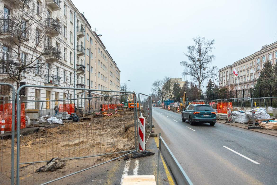 Budowa tramwaju na Rakowieckiej w Warszawie w styczniu 2025 r.