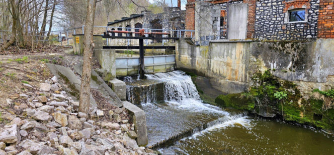 Młyn wodny w Morawicy