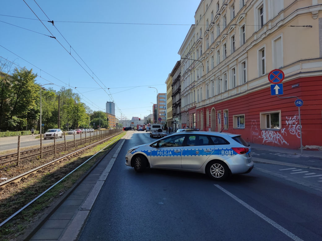 Starszy pan jechał na działkę, BMW zmiotło go z przystanku. Masakra we Wrocławiu