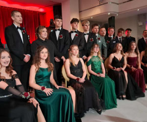 Tak bawili się maturzyści na studniówce skarżyskiego Erbla. Kreacje jak z czerwonego dywanu