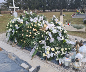 Grób Kacpra. Zginął, wchodząc z kolegami na lód w Zgodzie k. Jarosławia [ZDJĘCIA]