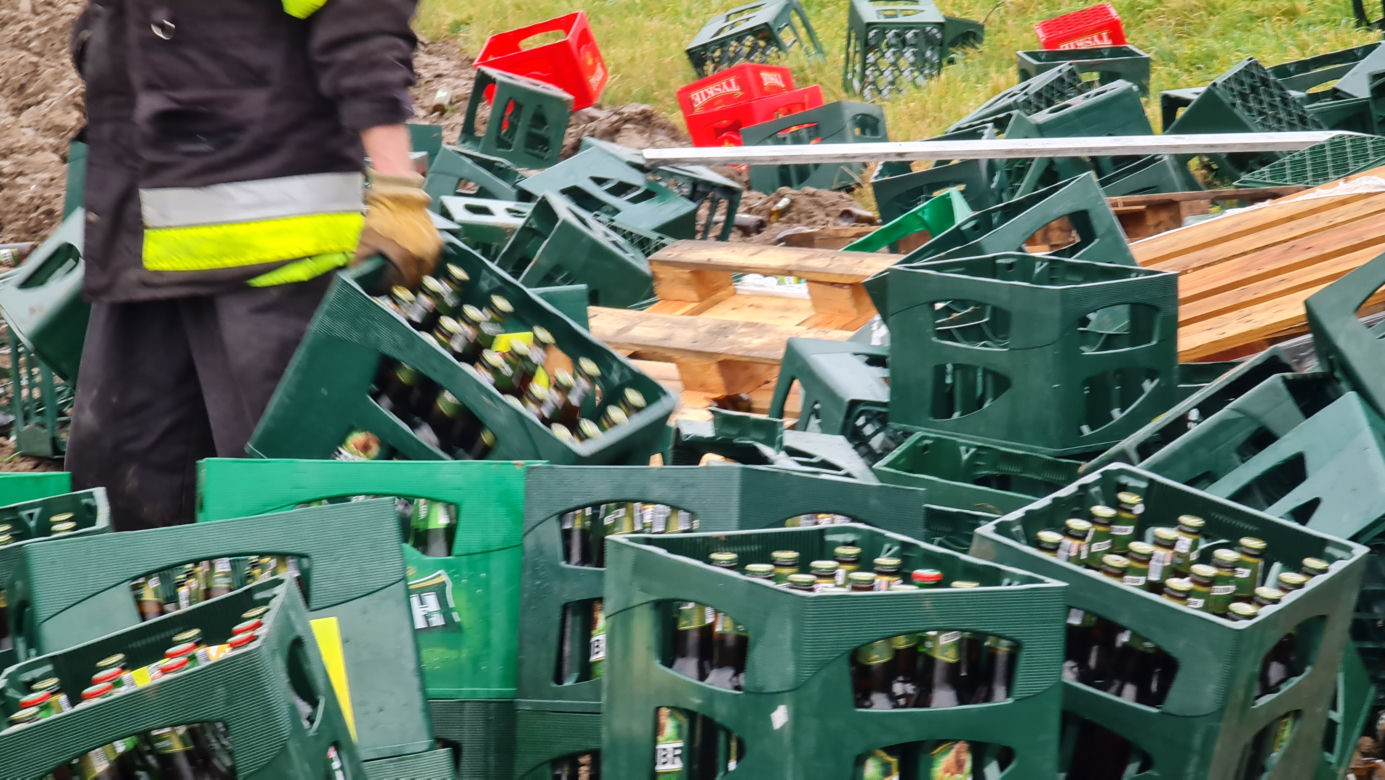 Troszkowo. Setki litrów piwa rozlały się na drogę