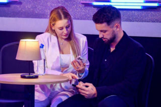 Andziaks i Luka tłumaczą się z drogiego prezentu dla córki. Telefon jest dla mnie