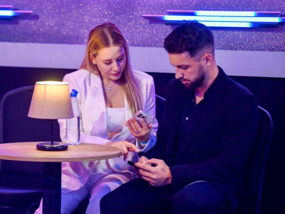 Andziaks i Luka tłumaczą się z drogiego prezentu dla córki. Telefon jest dla mnie