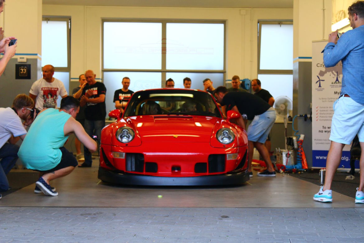 Akira Nakai San buduje Porsche 911 RWB